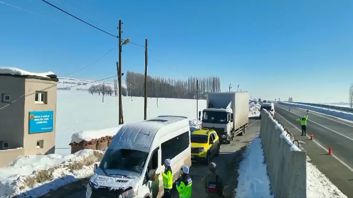 Ağrı İl Jandarma Komutanlığı’ndan kış yolları için önemli uyarı