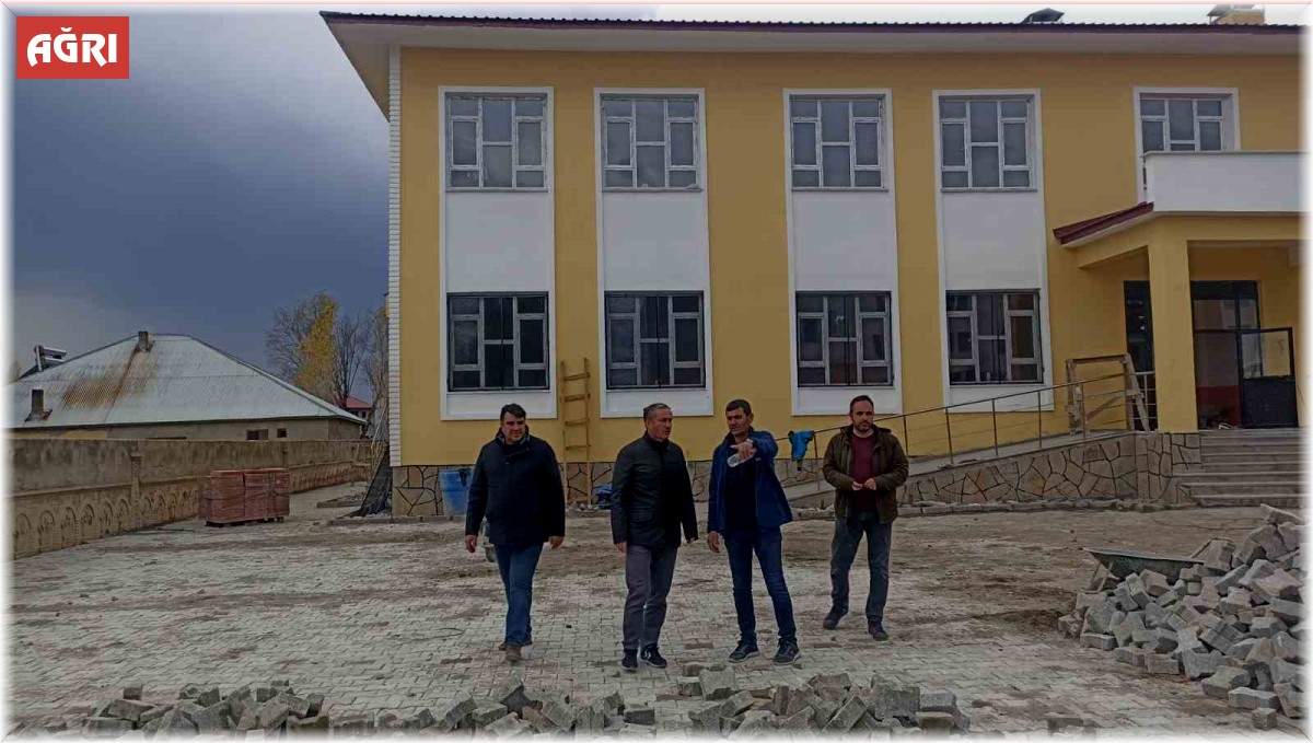 Ağrı İl Milli Eğitim Müdürü Kökrek, Patnos'taki okul inşaatlarını denetledi
