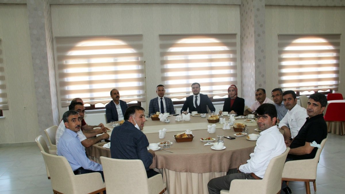 Ağrı İl Milli Eğitim’de Bursa’ya tayini çıkan kurum avukatı İbrahim Ünal Çetintaş için veda programı düzenlendi