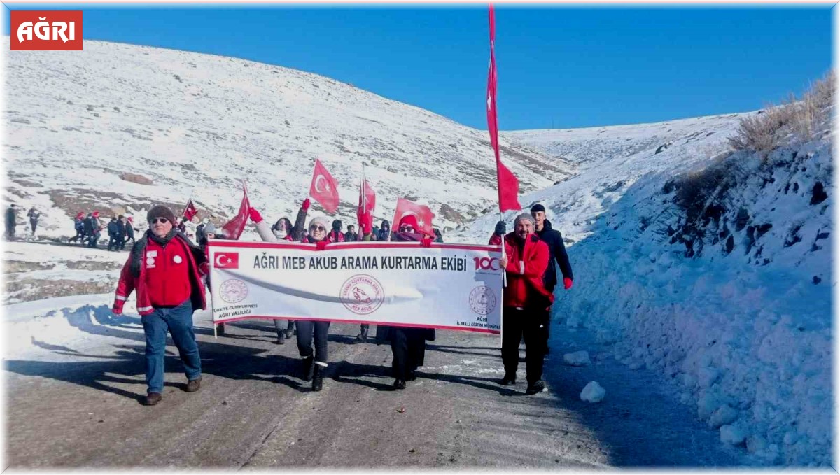 Ağrı MEB AKUB üyeleri Sarıkamış'ta şehitleri andı