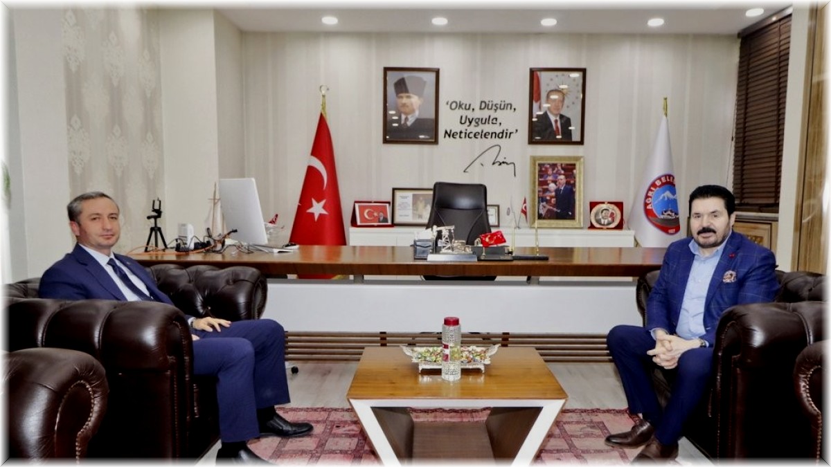 Ağrı Milli Eğitim Müdürü Kökrek, Belediye Başkanı Sayan'ı ziyaret etti