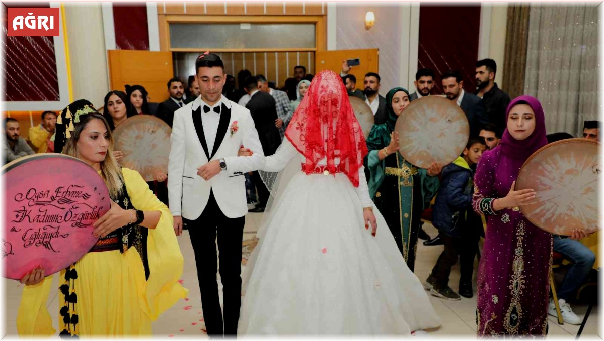 Ağrı Milli Eğitim Müdürü Kökrek, Burak Taşçı ile Ayşenur Turan’ın düğününde mutluluk diledi