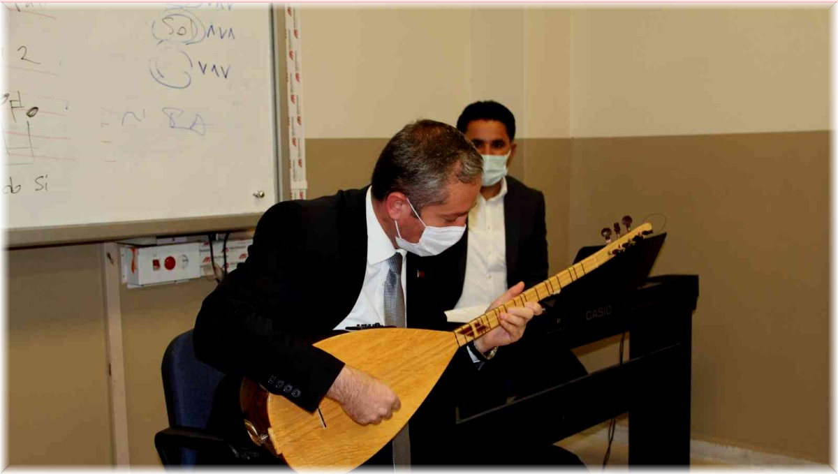 Ağrı Milli Eğitim Müdürü Kökrek, enstrüman kurslarını ziyaret etti