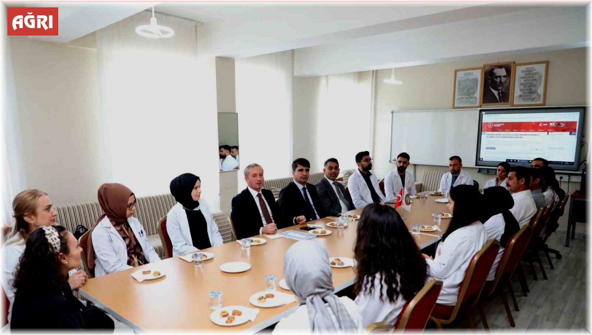 Ağrı Milli Eğitim Müdürü Kökrek, Hamur'da öğretmenlere Maarif Modeli'ni anlattı