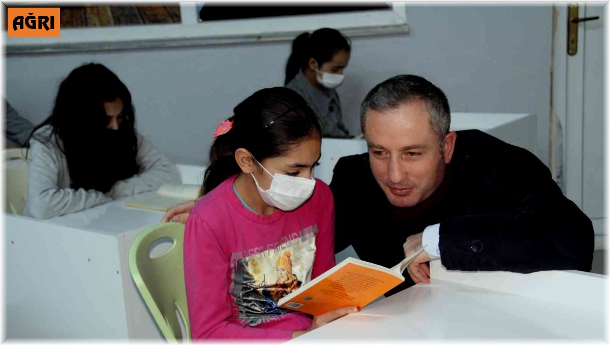 Ağrı Milli Eğitim Müdürü Kökrek, il merkezindeki okulları ziyaret etti