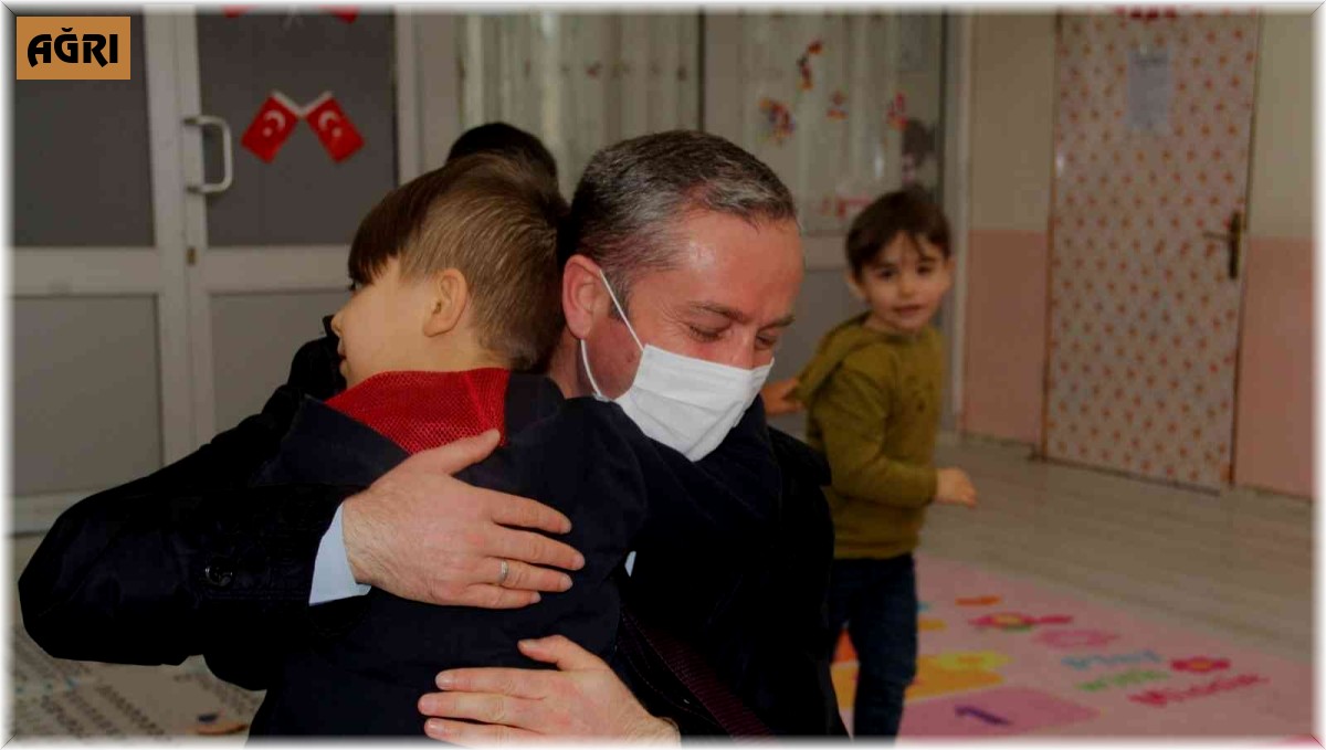 Ağrı Milli Eğitim Müdürü Kökrek'in okul ziyaretleri