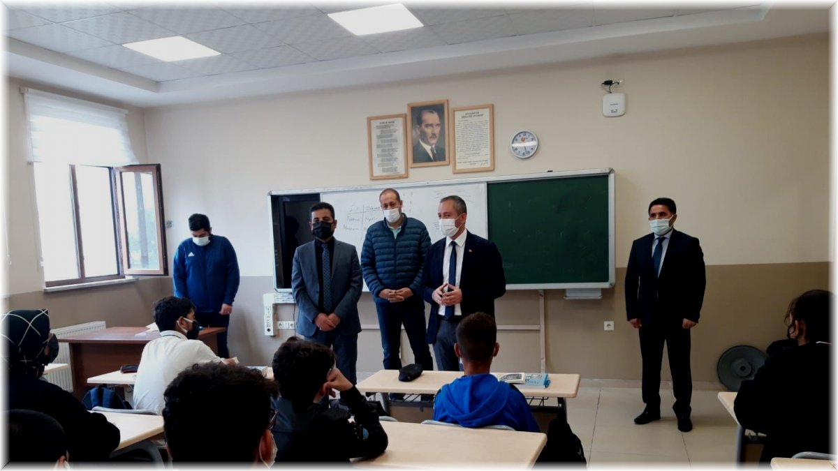 Ağrı Milli Eğitim Müdürü Kökrek, kentteki okullarda incelemelerde bulundu