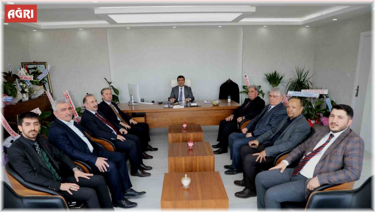 Ağrı Milli Eğitim Müdürü Kökrek'ten, AK Parti Ağrı İl Başkanlığına "Hayırlı olsun" ziyareti