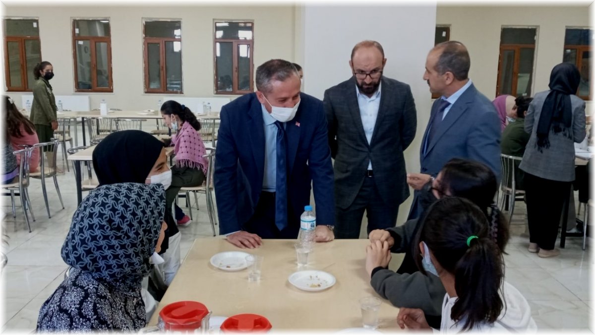 Ağrı Milli Eğitim Müdürü Kökrek'ten okul ziyaretleri