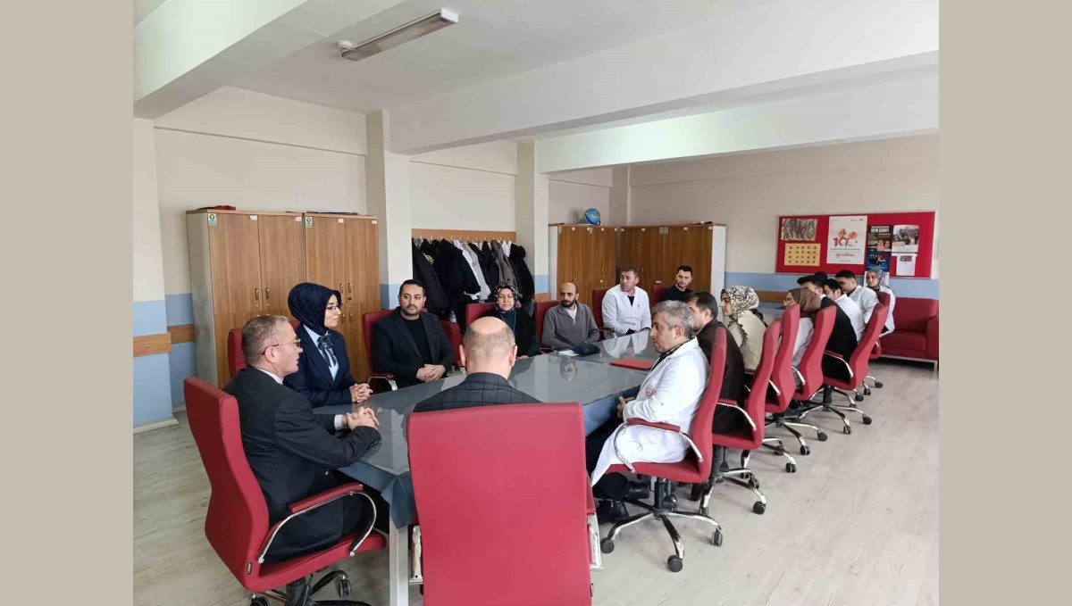 Ağrı Milli Eğitim Müdürü Kökrek'ten PISA kapsamındaki okullara ziyaret