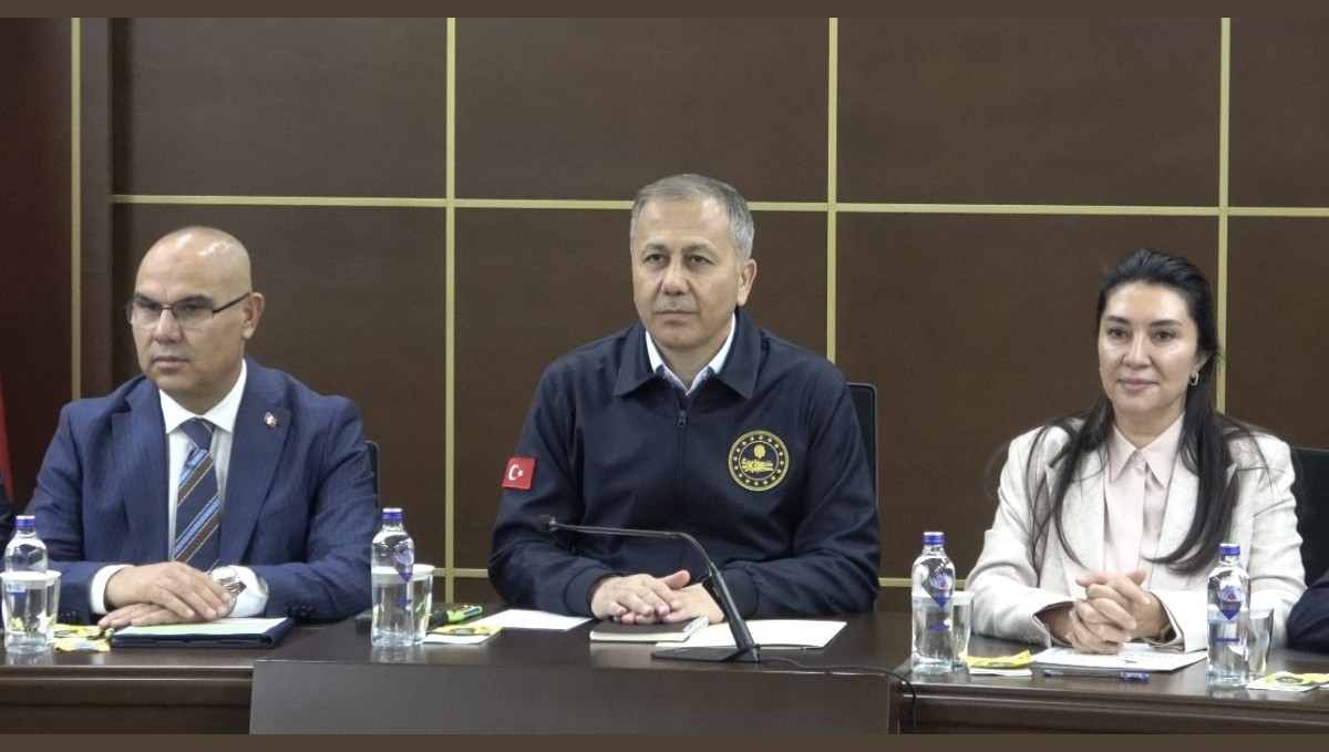 Ağrı'nın Gündemi Valilikte Görüşüldü: Bakan Yerlikaya STK'larla Toplandı