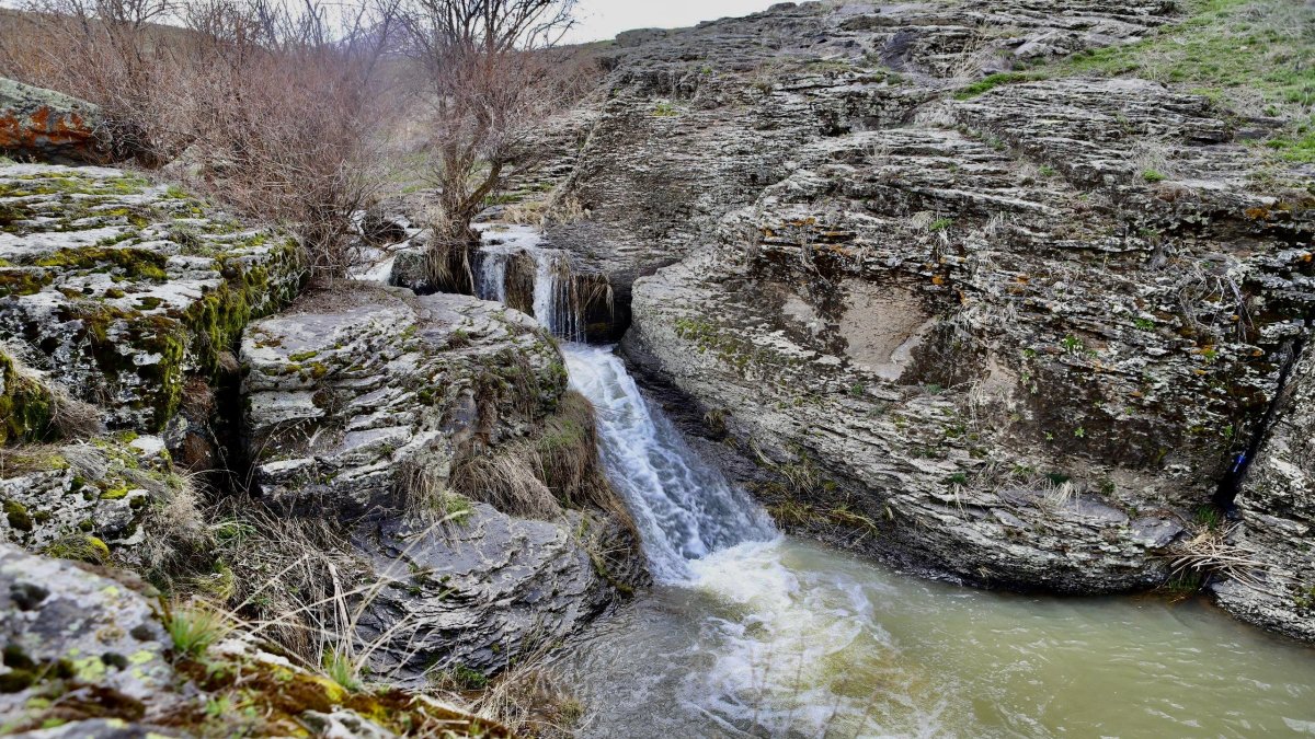 Ağrı'nın saklı güzelliği Bekiran Şelalesi baharla birlikte doğaseverlerin ilgi odağı oldu