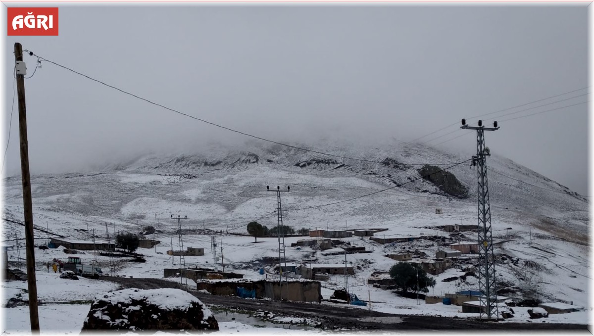 Ağrı'nın yüksek kesimleri karla kaplandı