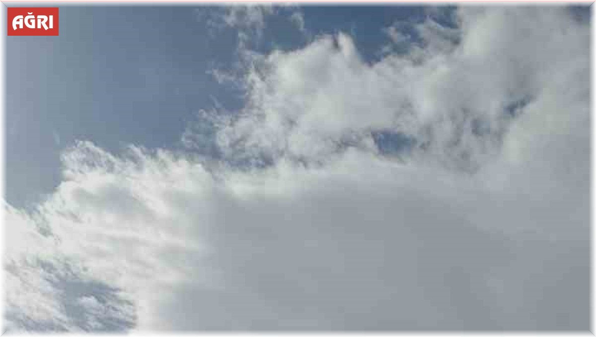 Ağrı'nın yüksek kesimleri Mayıs ayında karla kaplandı