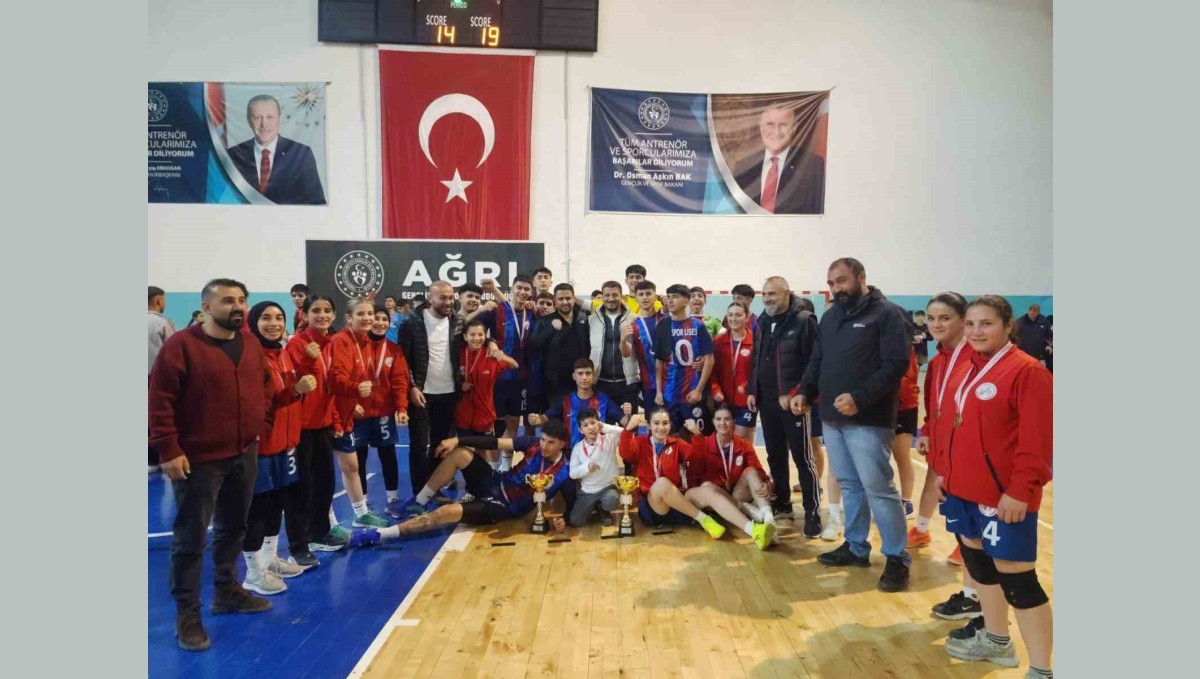 Ağrı Spor Lisesi Erkek Hentbol Takımı Türkiye Yarı Finallerine Yükseldi