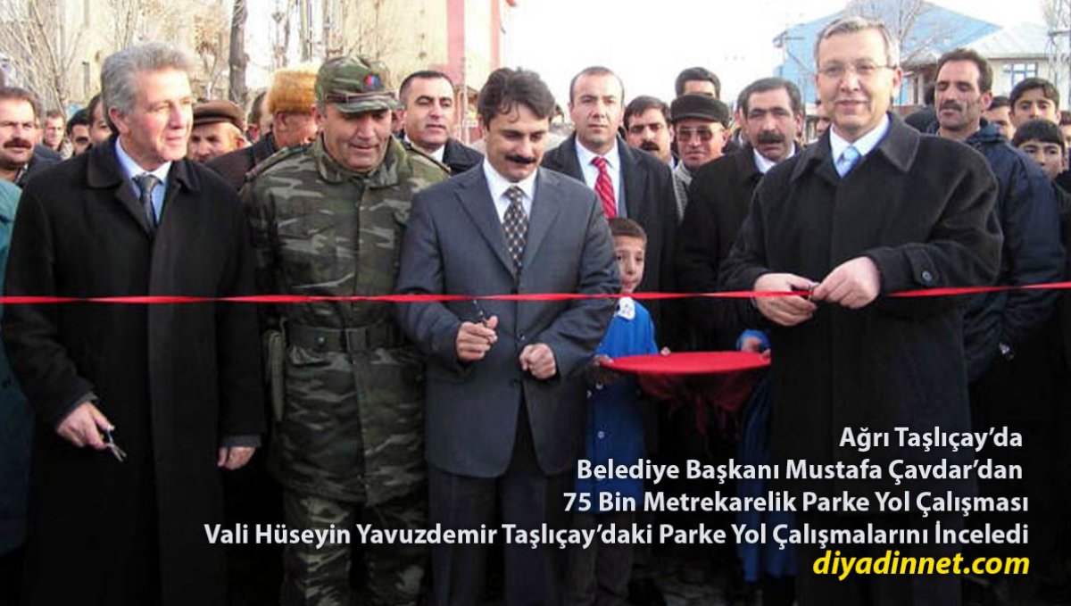 Ağrı Taşlıçay'da Belediye Başkanı Mustafa Çavdar'dan 75 Bin Metrekarelik Parke Yol Çalışması