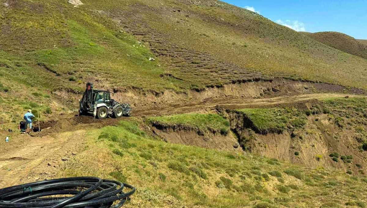 Ağrı Taşlıçay'da Yanalyol Köyü İçme Suyu Hattının 100 Metrelik Bölümü Heyelan Riskine Karşı Yenilendi