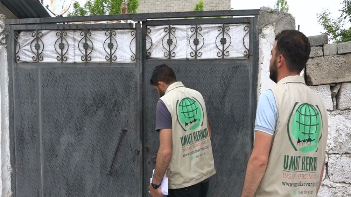 Ağrı Umut Kervanı Derneği, canlı yayın kampanasında topladıkları parayı ihtiyaç sahibi aileye ulaştırdı