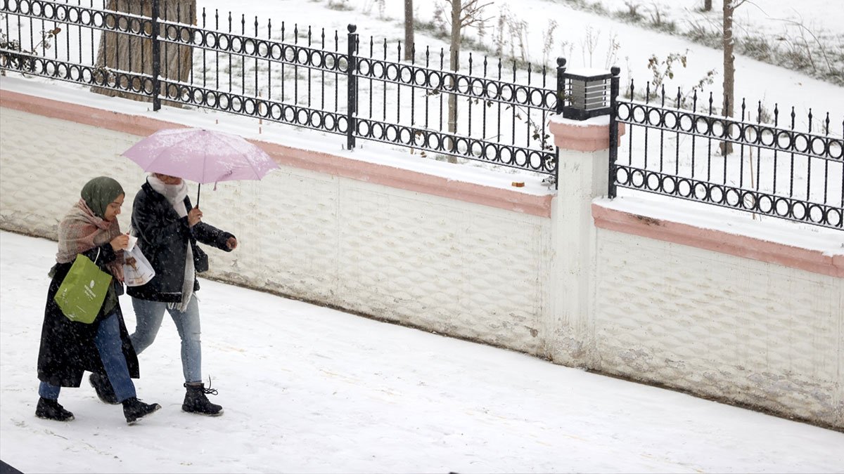 Ağrı Valiliği uyardı: Karla birlikte riskli saatler başlıyor