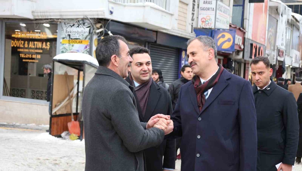 Ağrı Valisi Bozkurt'tan hastane ve esnaf ziyareti