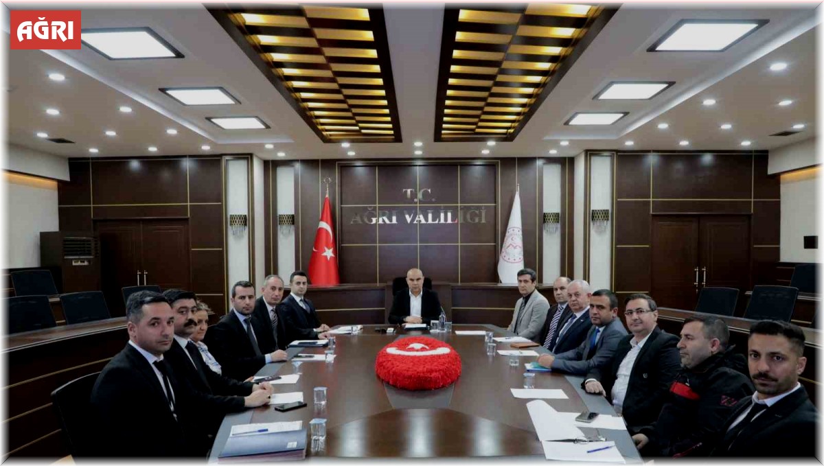 Ağrı Valisi Koç, bağımlılıkla mücadele, acil çağrı ve toprak koruma konularında toplantılar yaptı
