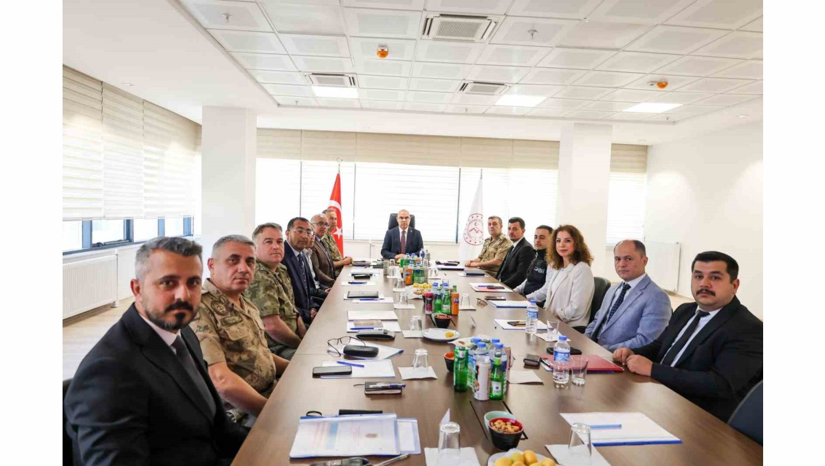 Ağrı Valisi Koç, Doğubayazıt'ta sınır güvenliği incelemelerinde bulundu