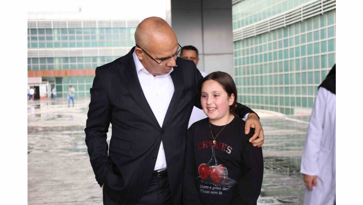 Ağrı Valisi Koç, Eğitim ve Araştırma Hastanesi'nde incelemelerde bulundu