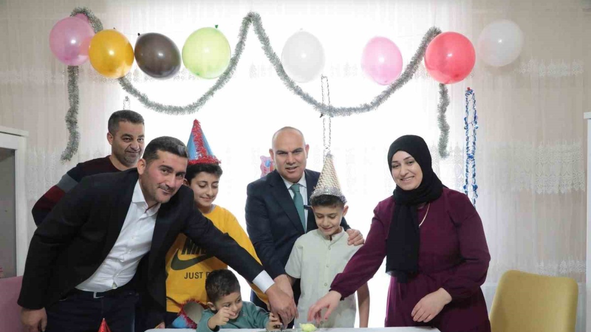 Ağrı Valisi Koç'tan kalp hastası çocuğa sürpriz doğum günü