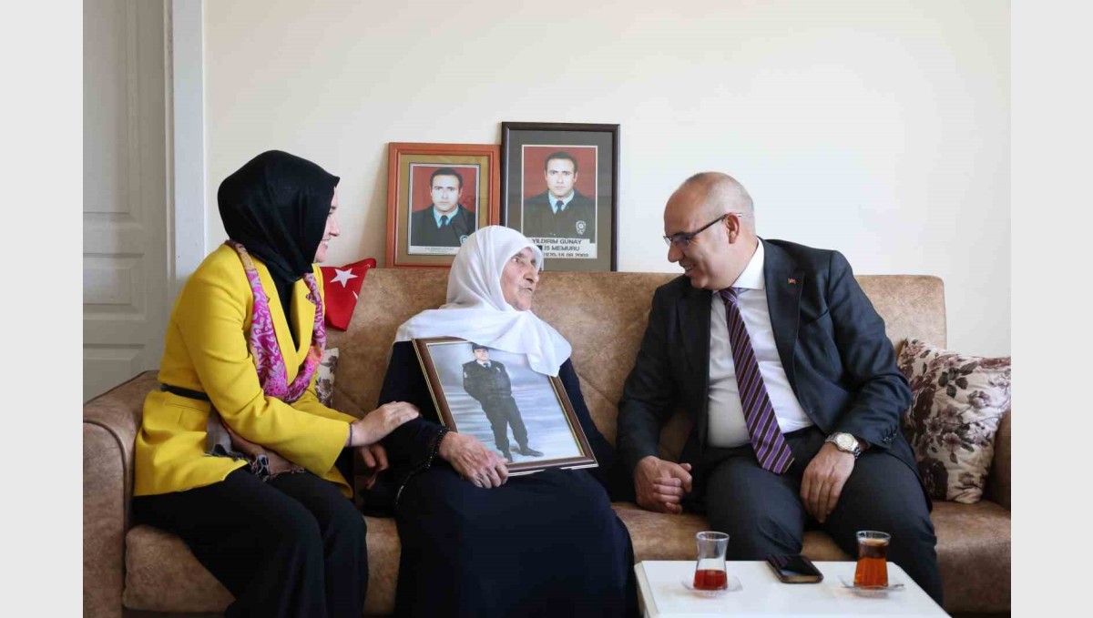 Ağrı Valisi Koç'tan şehit annesine Anneler Günü ziyareti