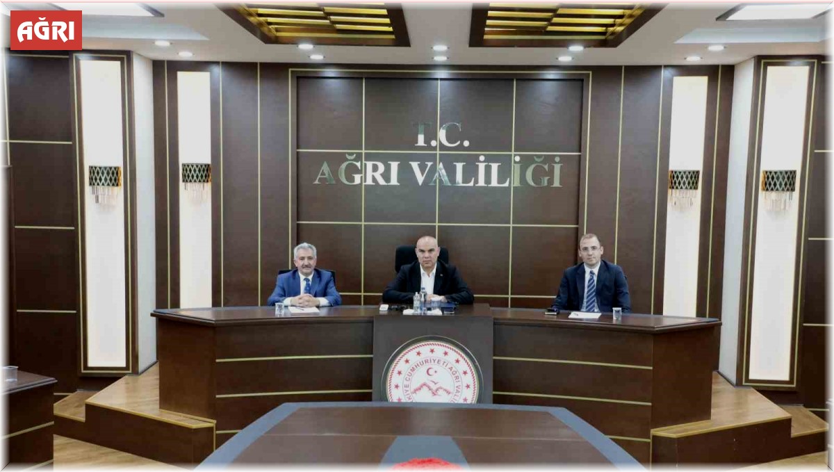 Ağrı Valisi Mustafa Koç, çevre hizmetleri birliği toplantısına katıldı