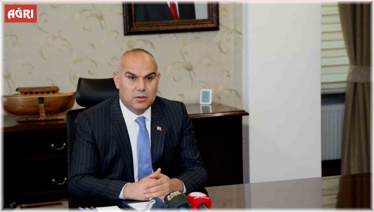 Ağrı Valisi Mustafa Koç, şehitlik ziyareti ile görevine başladı