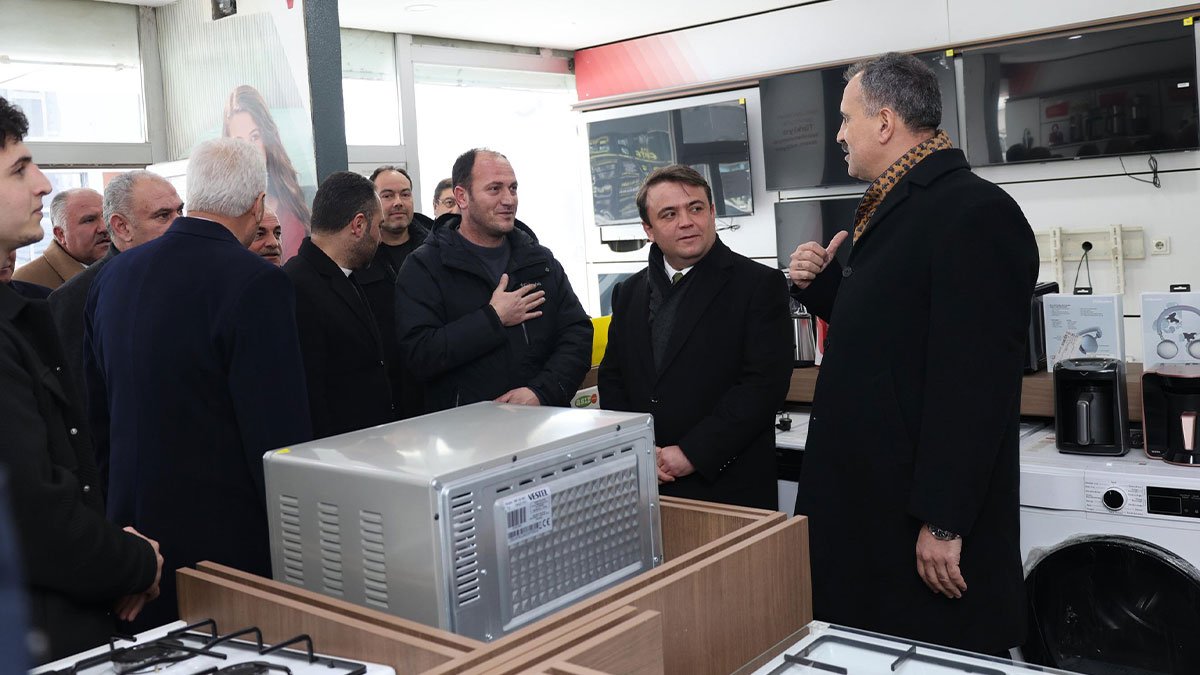 Ağrı Valisi Önder Bozkurt Eleşkirt’te esnaf ve vatandaşlarla buluştu