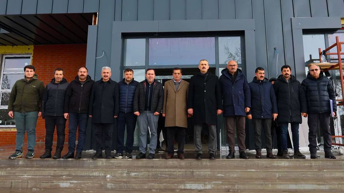 Ağrı Valisi Önder Bozkurt, İl Halk Kütüphanesi inşaatında incelemelerde bulundu