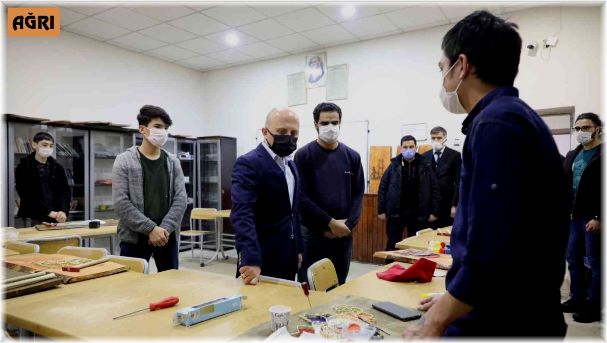 Ağrı Valisi Varol, Ağrı Çocuk Destek Merkezini ziyaret etti