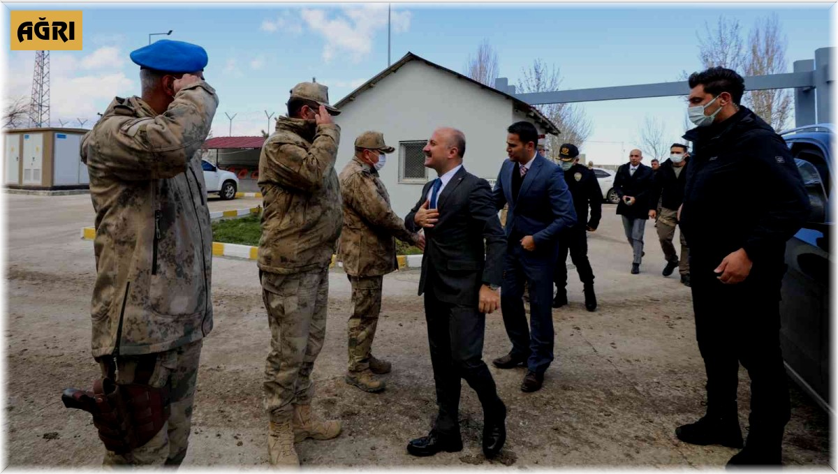 Ağrı Valisi Varol, Eren Kış-9 Şehit Jandarma Uzman Çavuş Hüseyin Keleş Operasyonu'nun harekat merkezini ziyaret etti