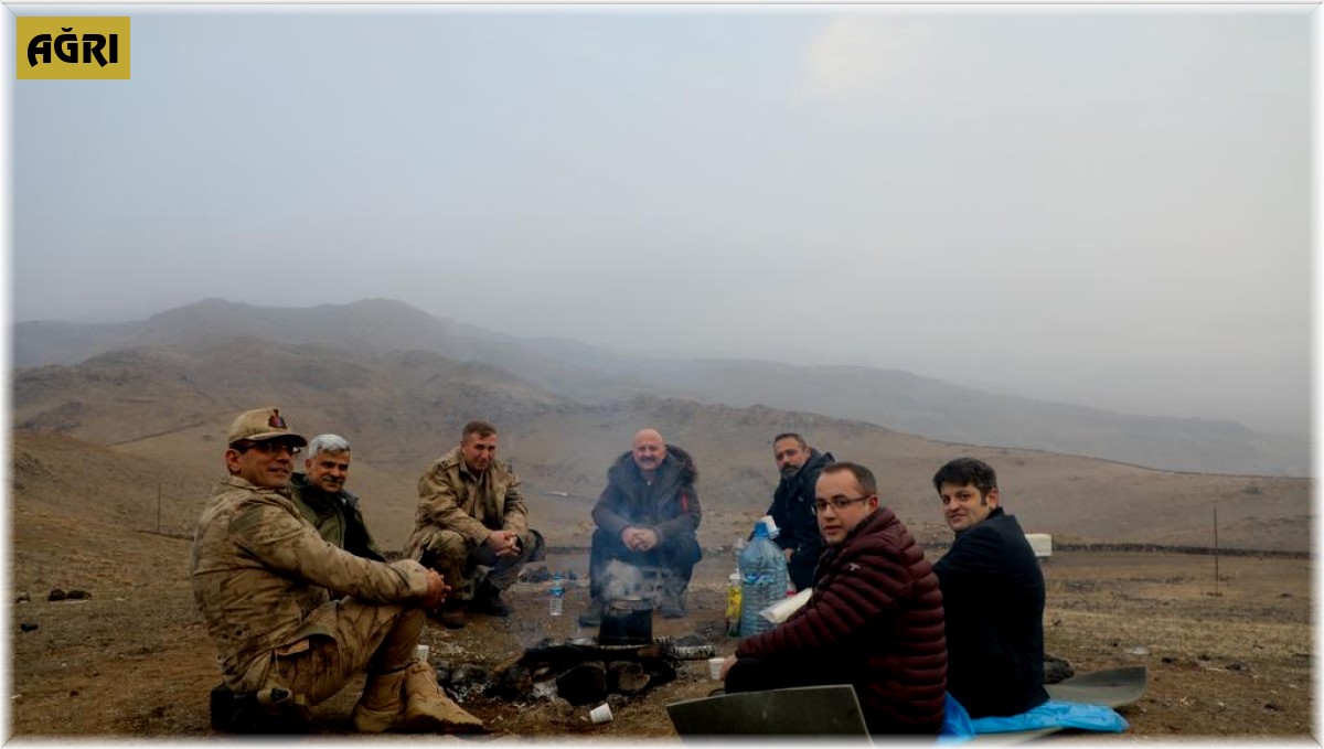 Ağrı Valisi Varol, Karnıyarık Tepesi'nde yapılacak olan üs bölgesi için yol çalışmasını inceledi