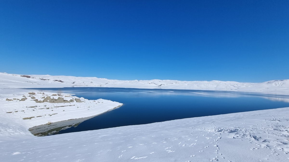 Ağrı Yazıcı Barajı’nda Kışın Ardından Gelen Görsel Şölen: Buzlar Çözüldü, O Manzara Ortaya Çıktı