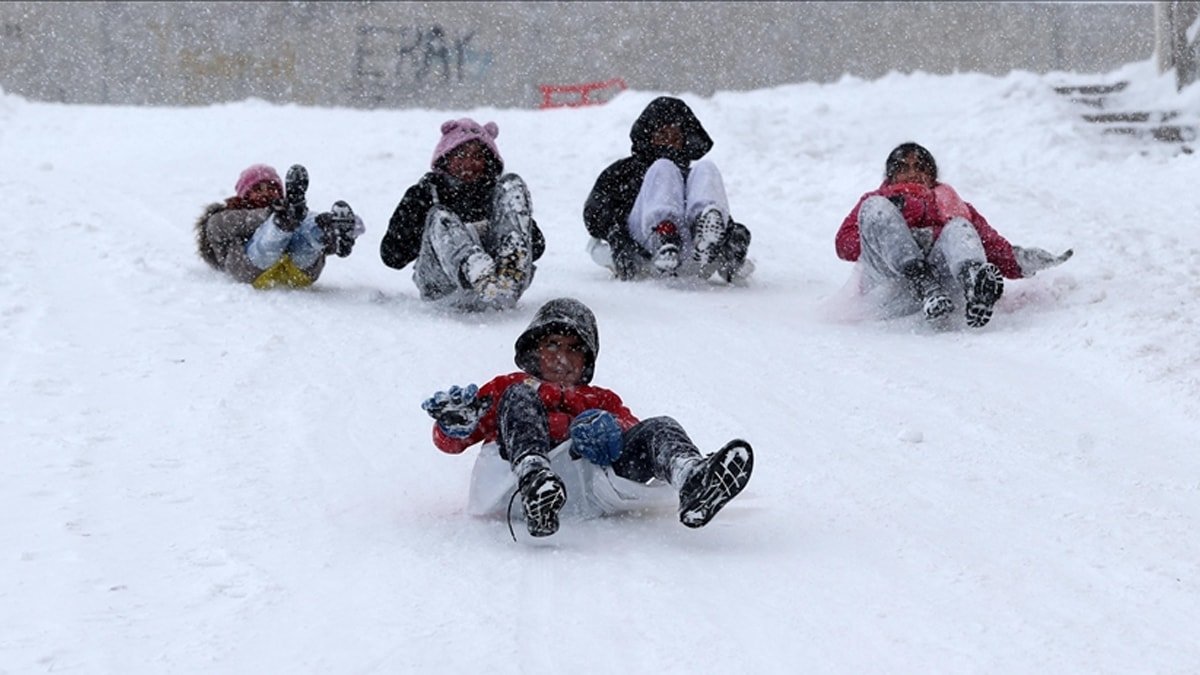 Ağrı’da 27 Şubat’ta Okullar Tatil: Valilik Kar Yağışı Nedeniyle Eğitime Ara Verdi