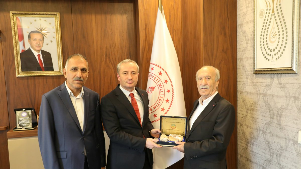 Ağrı’da 42 yıl boyunca eğitim hizmeti veren Rıfat Yüce emekli oldu