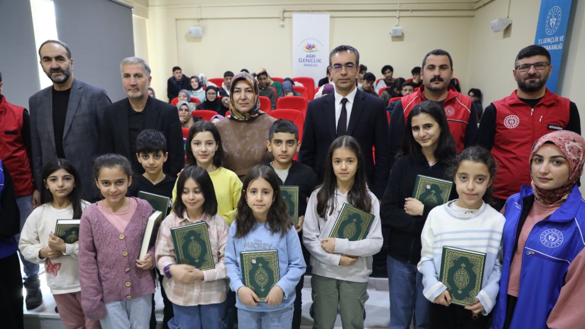 Ağrı’da depremde vefat edenler için hatim duası okundu