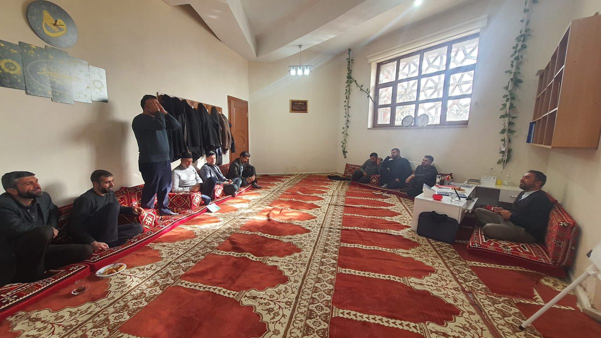 Ağrı’da Din Görevlilerine Ezanı Güzel Okuma Eğitim