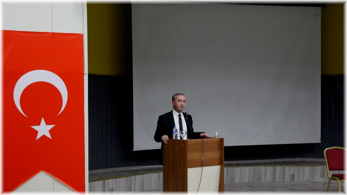 Ağrı’da "Eğitimde Yeni Paradigmalar" konferansı düzenlendi