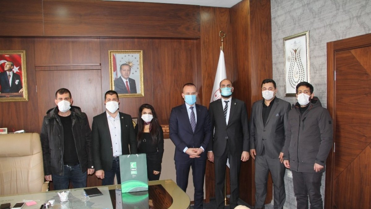 Ağrı’da eğitime katkı sağlayan Yeşilay gönüllülerine anlamlı teşekkür