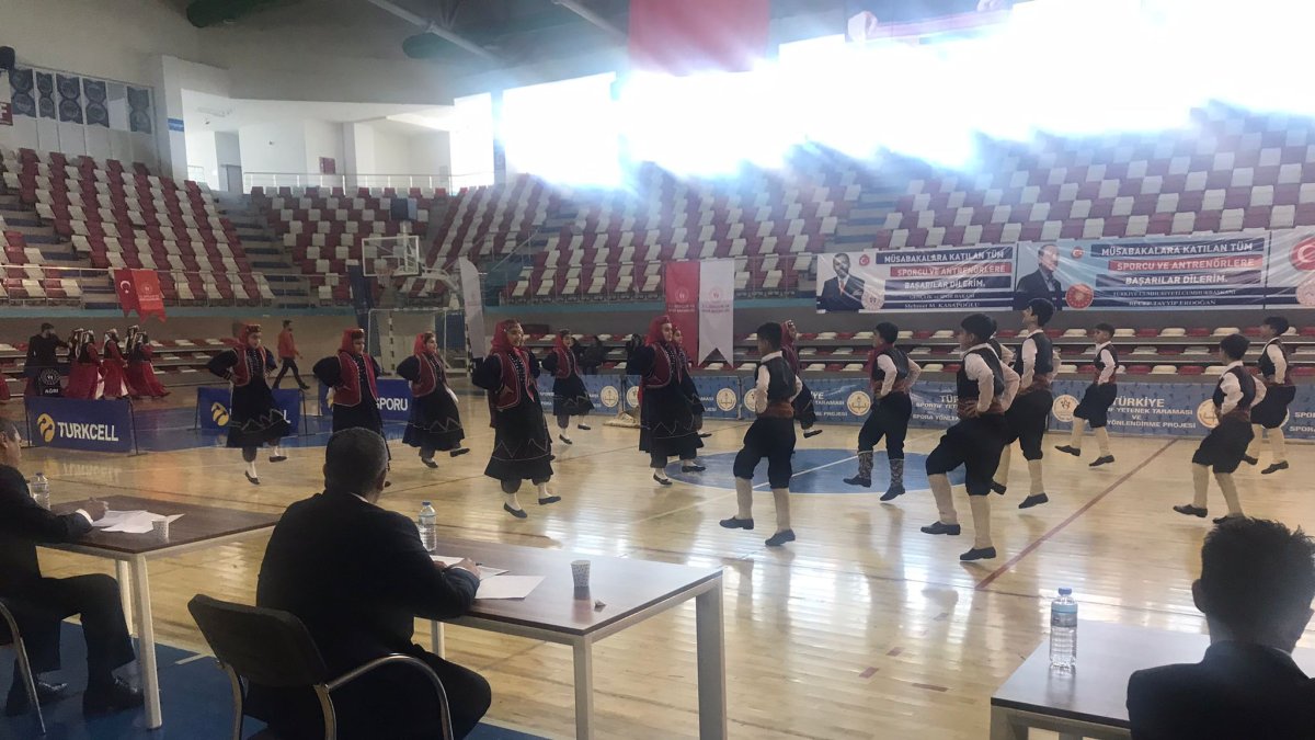 Ağrı’da Halk Oyunları İl Birinciliği Yarışmaları Yapıldı