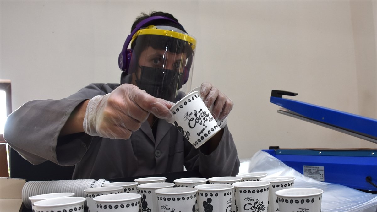 Ağrı’da iş sahibi olan engelli gençlerin ürettiği ürünler Türkiye genelinde yoğun talep görüyor