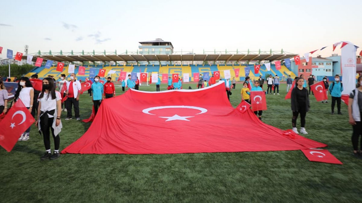 Ağrı’da İstiklal Marşı Coşku ile okundu