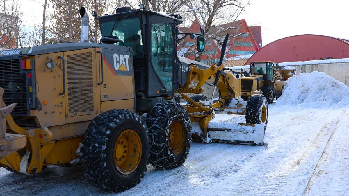 Ağrı’da kar alarmı: Belediye ekipleri ana arterlerde aralıksız sahada