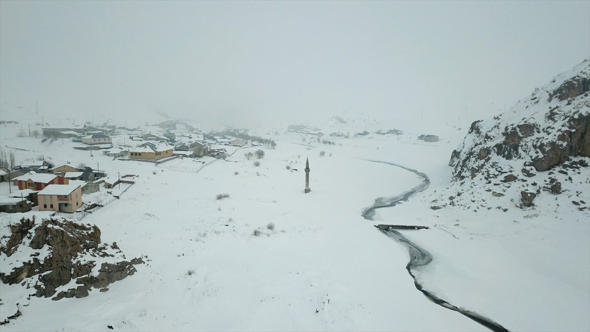 Ağrı’da kısmen donan Yazıcı Barajı sisle kaplandı, ortaya etkileyici görüntüler çıktı