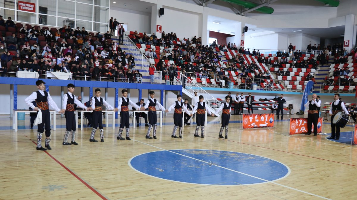 Ağrı’da Kulüpler Arası Halk Oyunları İl Birinciliği yarışması yapıldı