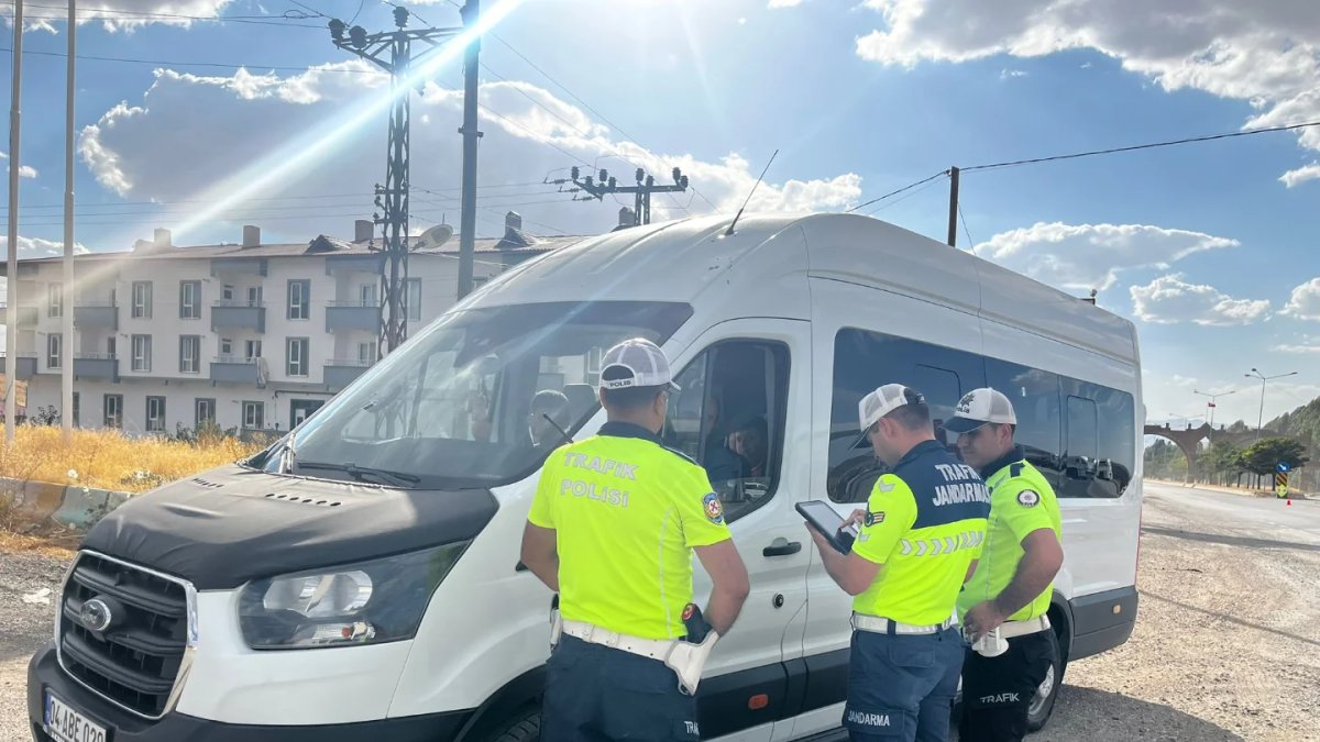 Ağrı’da okul servis şoförlerine trafik kuralları eğitimi